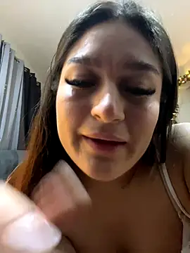 Snapshot of LuceroRm chatting on December 16, 5:01 am LuceroRm online show from December 16, 5:01 am