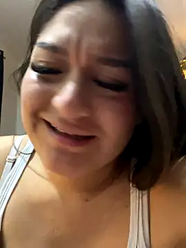 Snapshot of LuceroRm chatting on December 17, 4:51 am LuceroRm online show from December 17, 4:51 am