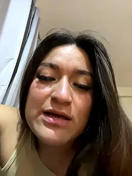 Snapshot of LuceroRm chatting on December 18, 4:07 am LuceroRm online show from December 18, 4:07 am