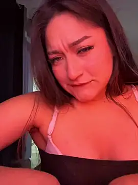 Snapshot of LuceroRm chatting on February 4, 4:29 am LuceroRm online show from February 4, 4:29 am