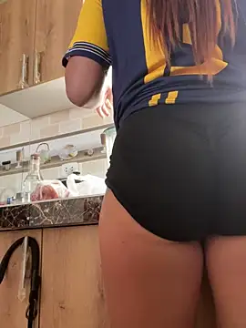 Snapshot of LuceroRm chatting on February 19, 6:59 pm LuceroRm online show from February 19, 6:59 pm