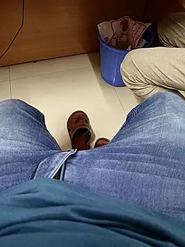 adicma123 online show from March 28, 7:08 am