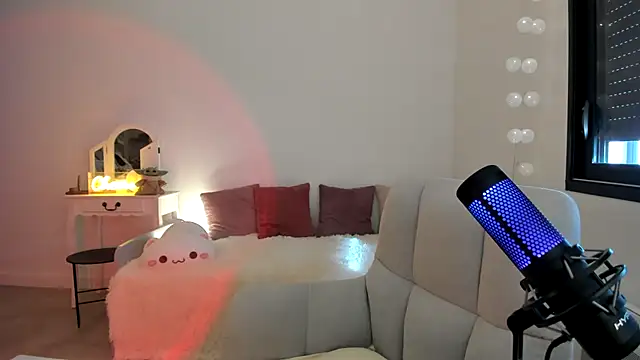 ImKeira online show from November 21, 9:30 am