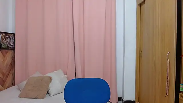 Snapshot of nickyCollins chatting on February 8, 7:45 am nickyCollins online show from February 8, 7:45 am