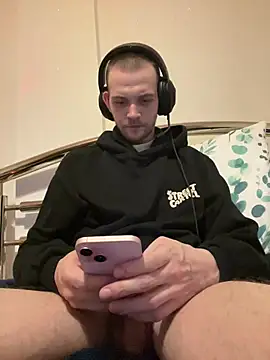 Snapshot of Z1uk chatting on July 28, 8:52 pm Z1uk online show from July 28, 8:52 pm