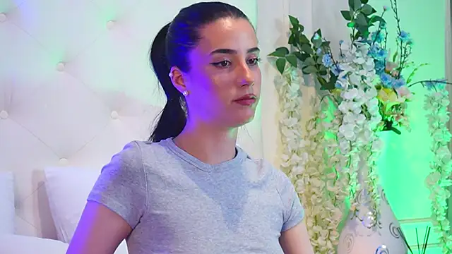 AmeliaJune online show from April 17, 8:45 pm