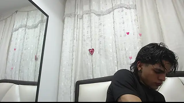 AlbertBernal69 online show from March 17, 7:35 am