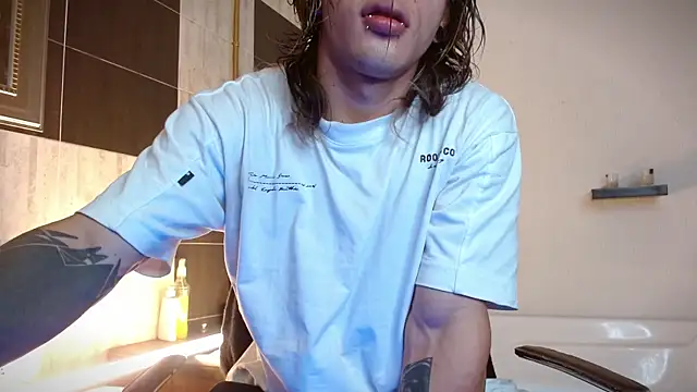 AlbertBernal69 online show from December 19, 2:40 am