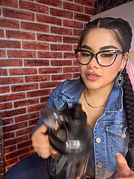 Snapshot of Insane_Issa chatting on December 30, 8:04 pm Insane Issa online show from December 30, 8:04 pm