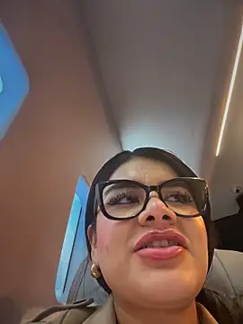 Snapshot of Insane_Issa chatting on March 5, 1:42 am Insane Issa online show from March 5, 1:42 am