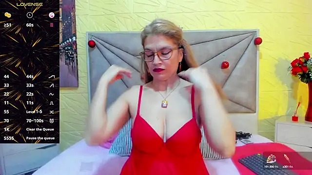 Esmeralda oikos online show from February 4, 8:28 pm