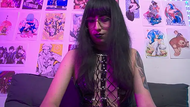 snowblack  online show from January 9, 10:20 pm