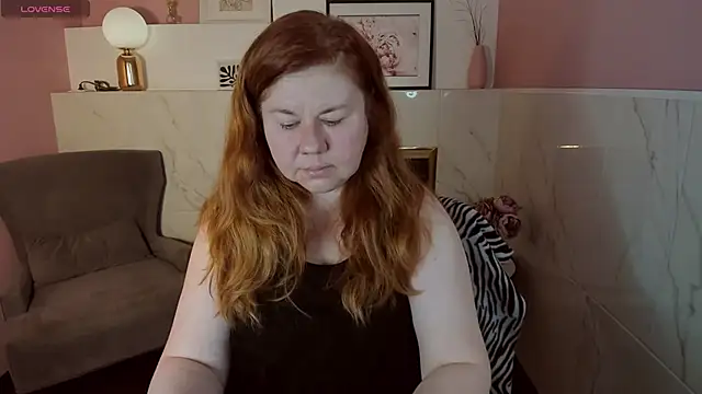 Snapshot of Mrs_Emilia chatting on December 5, 2:00 pm Mrs Emilia online show from December 5, 2:00 pm