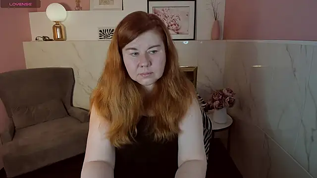 Snapshot of Mrs_Emilia chatting on December 5, 5:17 pm Mrs Emilia online show from December 5, 5:17 pm