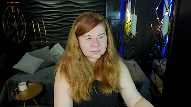 Snapshot of Mrs_Emilia chatting on December 5, 9:28 pm Mrs Emilia online show from December 5, 9:28 pm