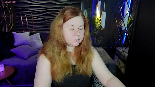 Snapshot of Mrs_Emilia chatting on December 6, 9:35 pm Mrs Emilia online show from December 6, 9:35 pm