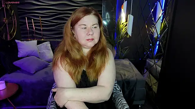 Snapshot of Mrs_Emilia chatting on December 7, 1:03 am Mrs Emilia online show from December 7, 1:03 am