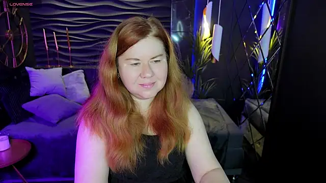 Snapshot of Mrs_Emilia chatting on December 7, 4:31 am Mrs Emilia online show from December 7, 4:31 am