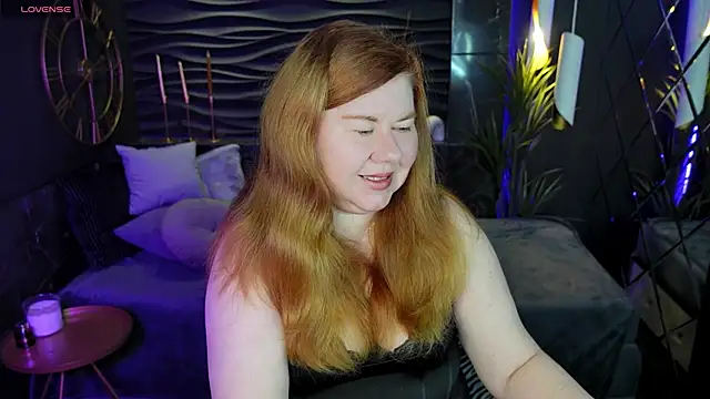 Snapshot of Mrs_Emilia chatting on December 8, 12:18 am Mrs Emilia online show from December 8, 12:18 am