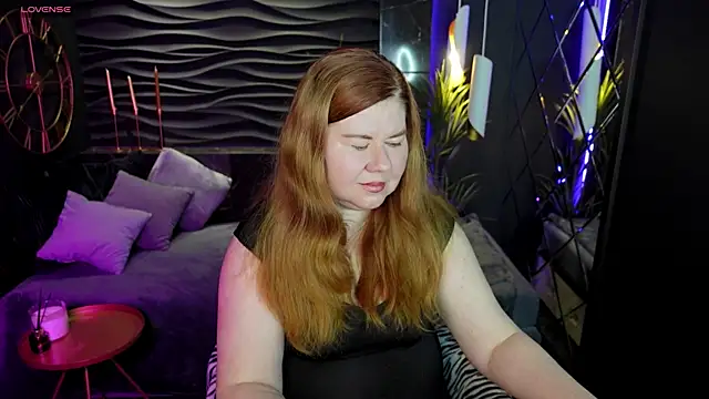 Snapshot of Mrs_Emilia chatting on December 9, 12:34 am Mrs Emilia online show from December 9, 12:34 am