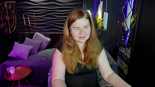 Snapshot of Mrs_Emilia chatting on December 9, 3:40 am Mrs Emilia online show from December 9, 3:40 am