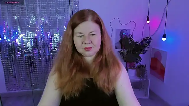 Snapshot of Mrs_Emilia chatting on December 12, 2:00 pm Mrs Emilia online show from December 12, 2:00 pm