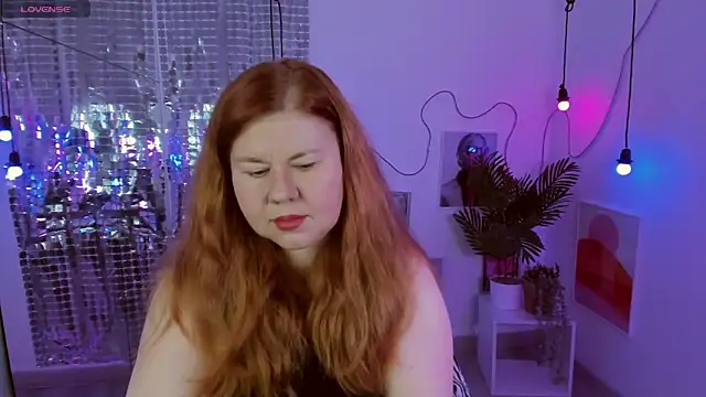 Snapshot of Mrs_Emilia chatting on December 12, 5:04 pm Mrs Emilia online show from December 12, 5:04 pm