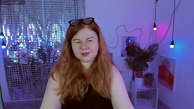 Snapshot of Mrs_Emilia chatting on December 12, 8:10 pm Mrs Emilia online show from December 12, 8:10 pm