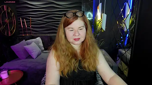 Snapshot of Mrs_Emilia chatting on December 12, 11:36 pm Mrs Emilia online show from December 12, 11:36 pm