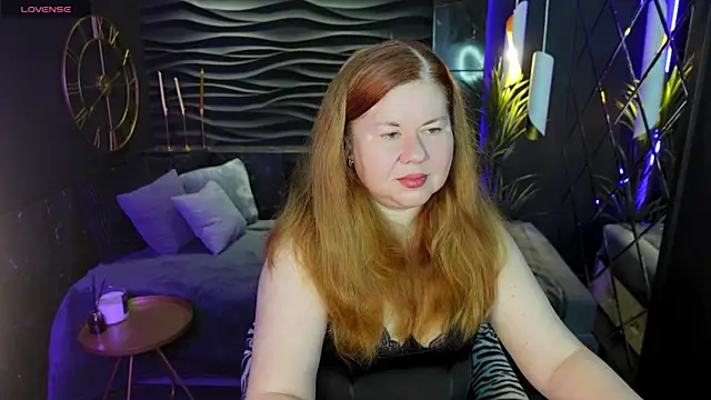 Snapshot of Mrs_Emilia chatting on December 13, 9:41 pm Mrs Emilia online show from December 13, 9:41 pm