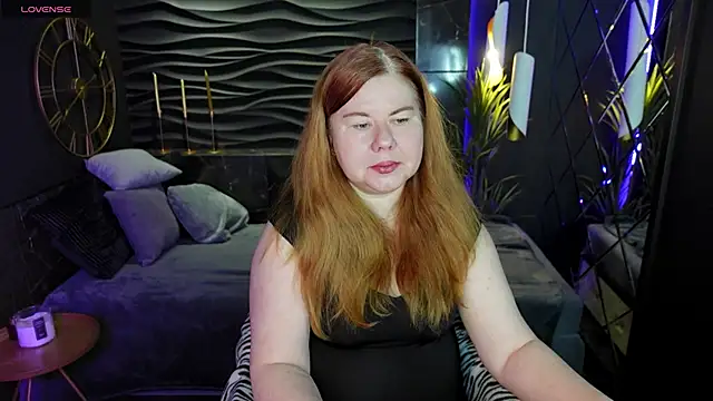 Snapshot of Mrs_Emilia chatting on December 15, 3:56 am Mrs Emilia online show from December 15, 3:56 am