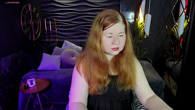 Snapshot of Mrs_Emilia chatting on December 15, 9:31 pm Mrs Emilia online show from December 15, 9:31 pm