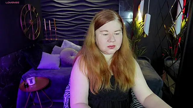 Snapshot of Mrs_Emilia chatting on December 16, 1:10 am Mrs Emilia online show from December 16, 1:10 am