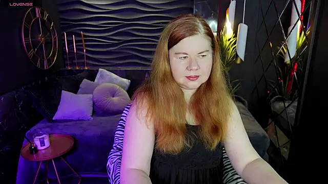 Snapshot of Mrs_Emilia chatting on December 16, 4:23 am Mrs Emilia online show from December 16, 4:23 am