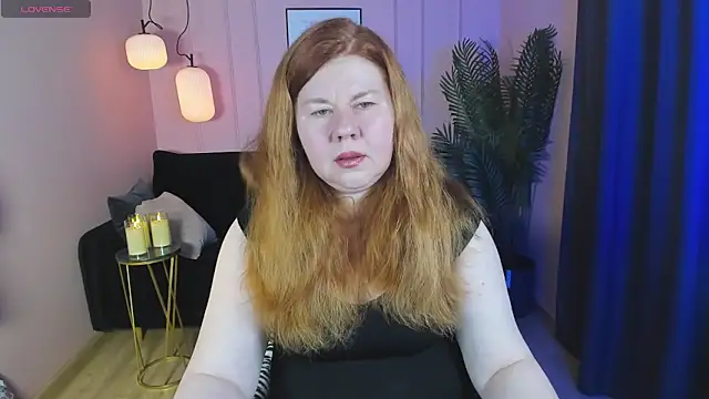 Snapshot of Mrs_Emilia chatting on December 21, 2:15 pm Mrs Emilia online show from December 21, 2:15 pm