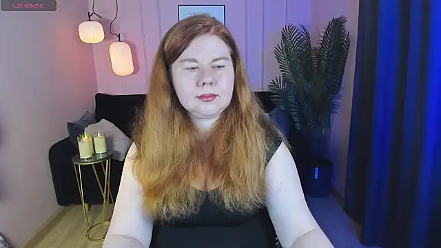 Snapshot of Mrs_Emilia chatting on December 21, 5:18 pm Mrs Emilia online show from December 21, 5:18 pm