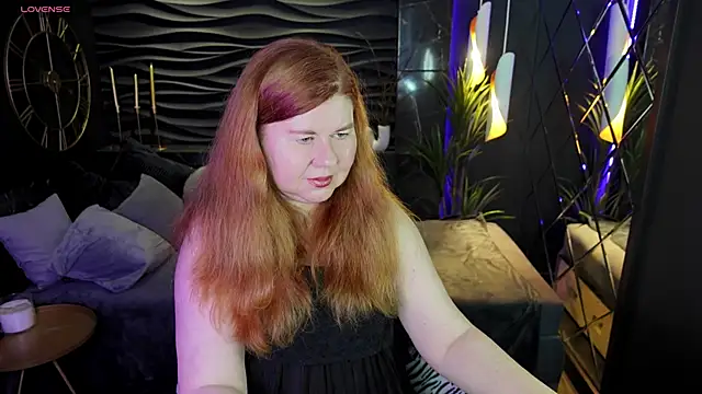 Snapshot of Mrs_Emilia chatting on December 21, 11:24 pm Mrs Emilia online show from December 21, 11:24 pm