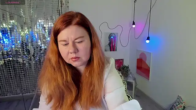 Snapshot of Mrs_Emilia chatting on December 22, 5:45 am Mrs Emilia online show from December 22, 5:45 am