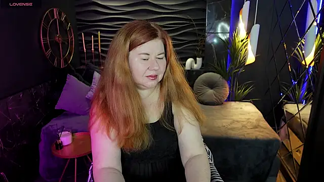 Snapshot of Mrs_Emilia chatting on December 23, 1:40 am Mrs Emilia online show from December 23, 1:40 am