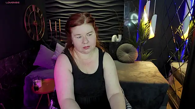 Snapshot of Mrs_Emilia chatting on December 23, 4:44 am Mrs Emilia online show from December 23, 4:44 am