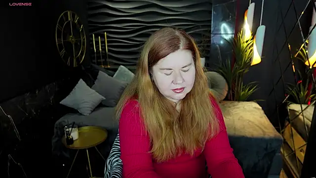 Snapshot of Mrs_Emilia chatting on December 24, 3:49 am Mrs Emilia online show from December 24, 3:49 am