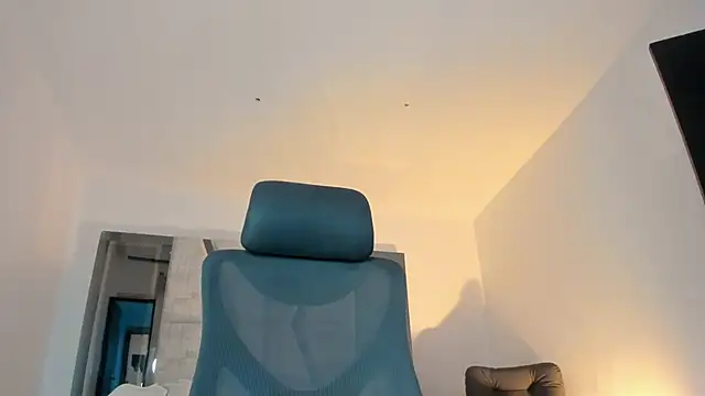 LunaBaker-1 online show from January 28, 8:04 pm