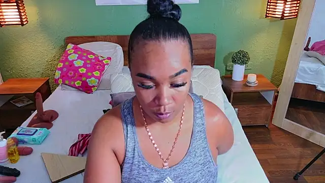 Snapshot of dannaahbrown chatting on June 16, 6:43 pm dannaahbrown online show from June 16, 6:43 pm