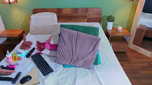 Snapshot of dannaahbrown chatting on July 9, 6:23 pm dannaahbrown online show from July 9, 6:23 pm