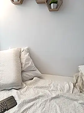 MIYESSI online show from April 15, 5:53 pm