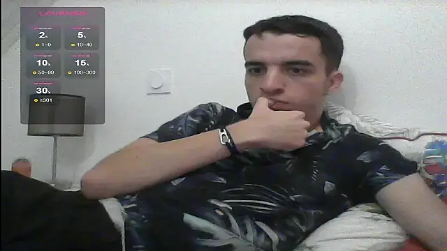 Snapshot of Tombgy07 chatting on December 3, 8:17 pm Tombgy07 online show from December 3, 8:17 pm