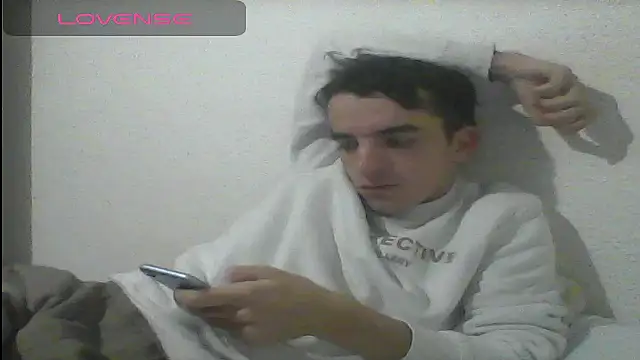 Snapshot of Tombgy07 chatting on December 18, 8:36 pm Tombgy07 online show from December 18, 8:36 pm