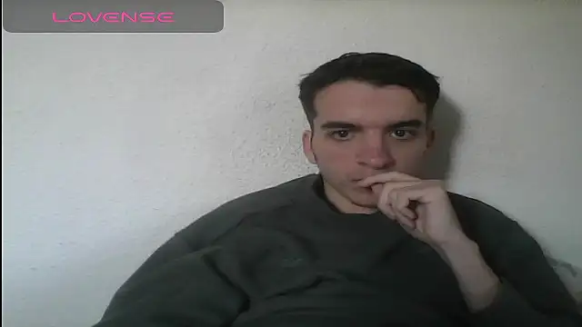 Snapshot of Tombgy07 chatting on February 14, 3:05 pm Tombgy07 online show from February 14, 3:05 pm