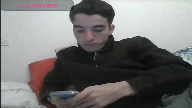 Snapshot of Tombgy07 chatting on February 18, 8:58 pm Tombgy07 online show from February 18, 8:58 pm