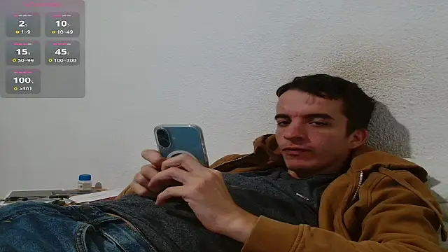 Snapshot of Tombgy07 chatting on September 26, 7:40 pm Tombgy07 online show from September 26, 7:40 pm